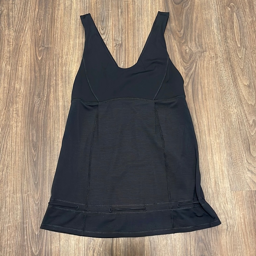 Lululemon Flowy Tank sz 6